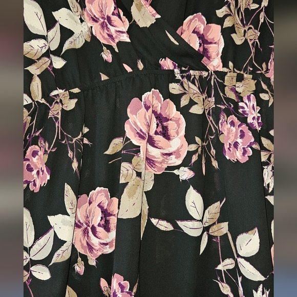 Torrid Black and Pink Floral Wrap Blouse Plus Size 2XL - Picture 2 of 6